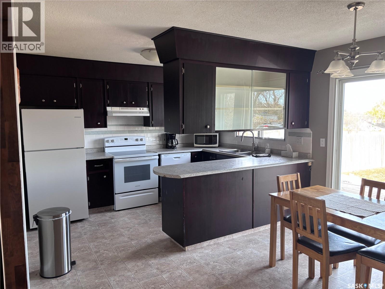 Single Family House Bi-level for Sale in  th AVENUE NE Swift Current 