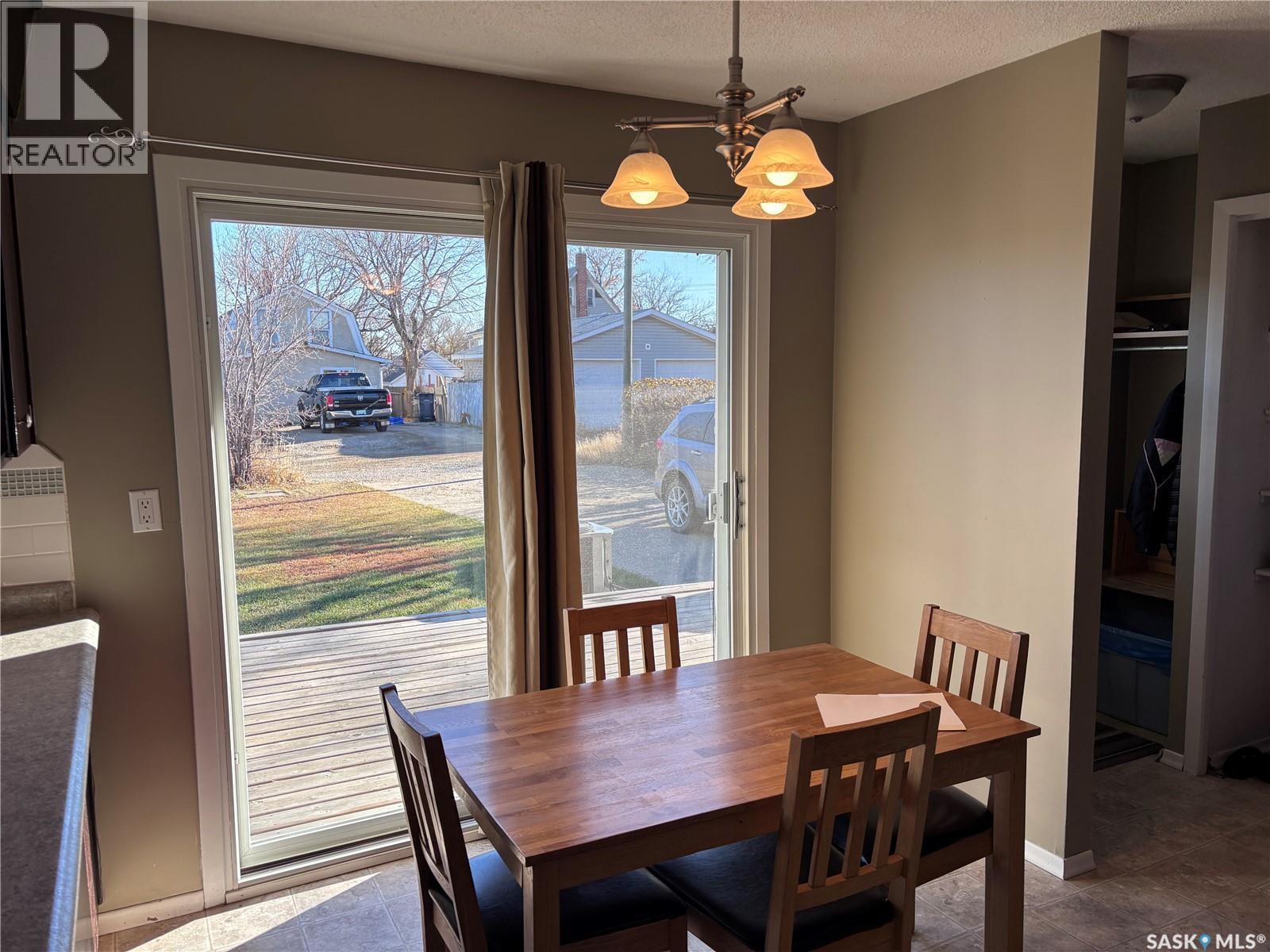 Single Family House Bi-level for Sale in  th AVENUE NE Swift Current 