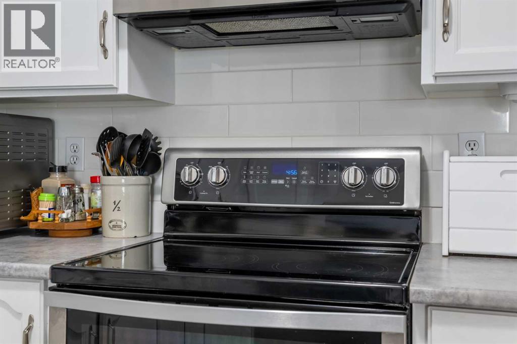 Single Family House 3 Level for Sale in  Somervale Park SW Somerset Calgary 