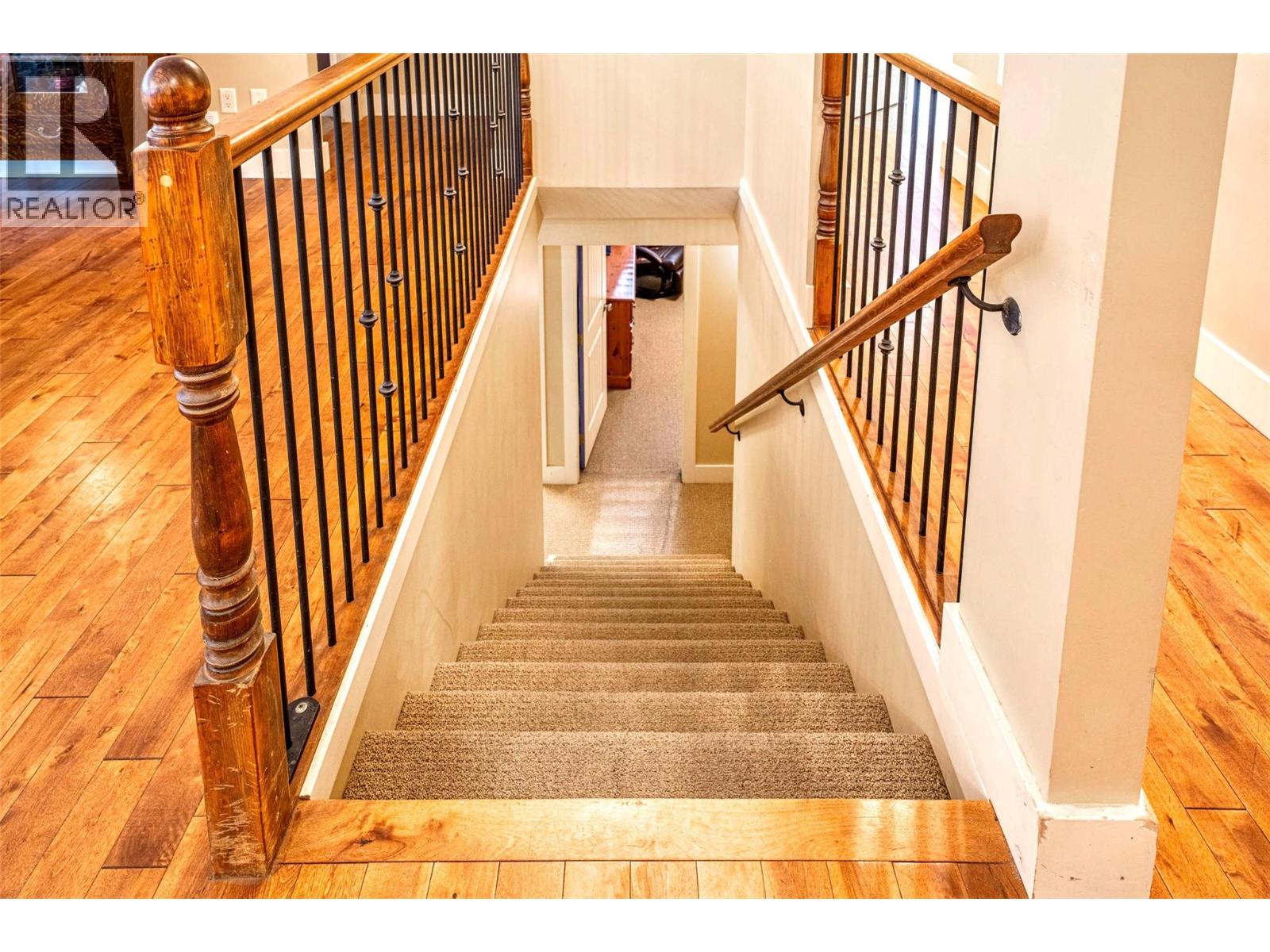 1701 MOUNTAIN VIEW AVENUE - 35