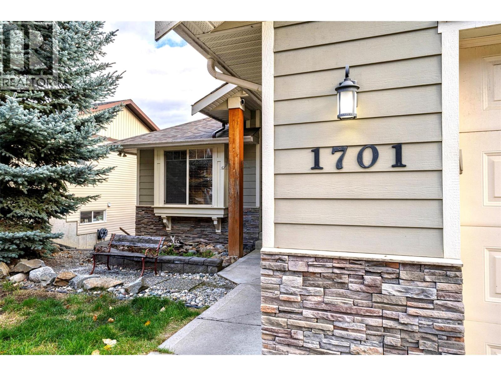 1701 MOUNTAIN VIEW AVENUE - 67