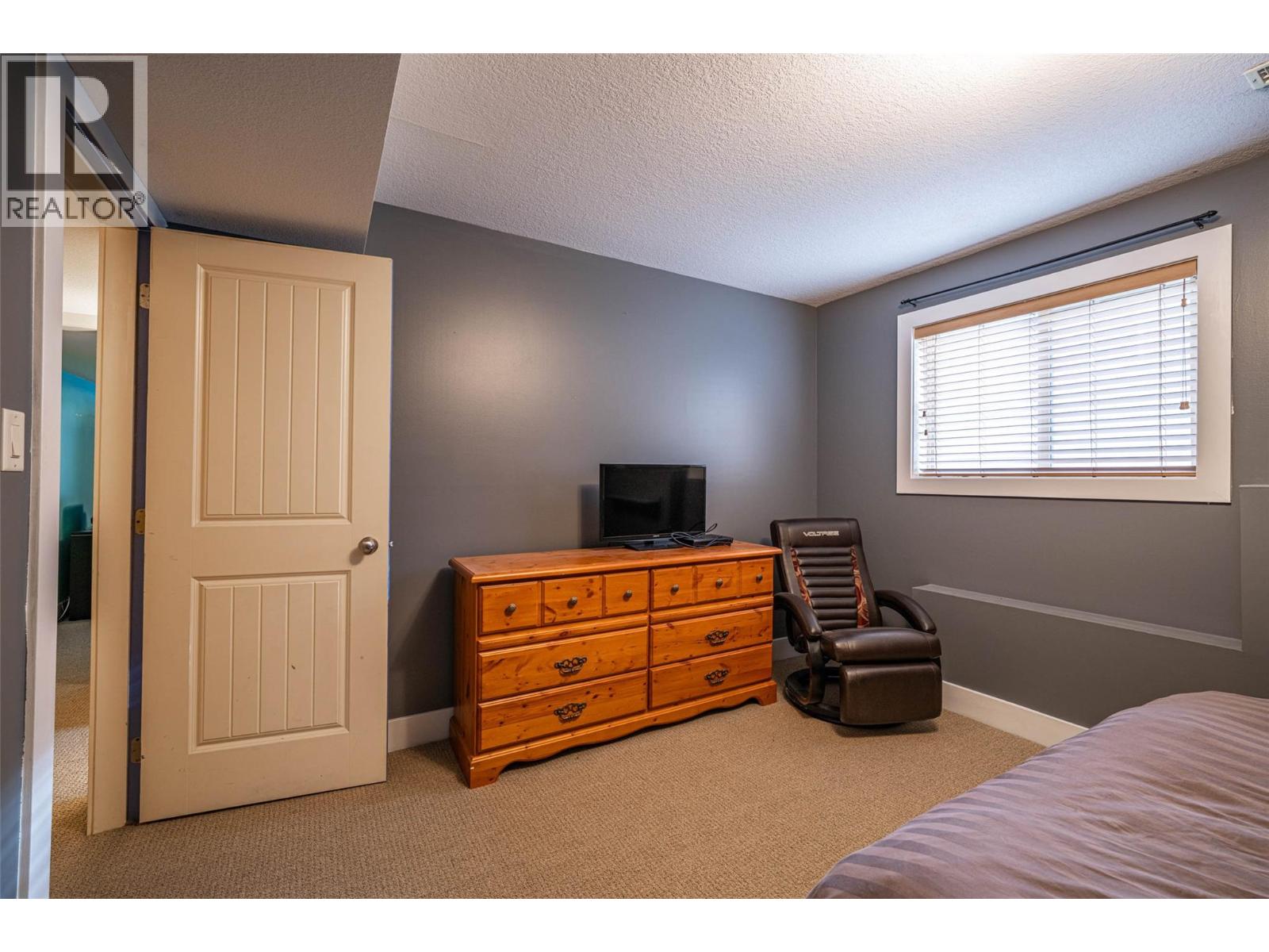 1701 MOUNTAIN VIEW AVENUE - 38