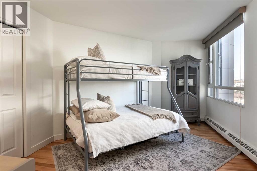 Single Family House for Sale in    Avenue SW Eau Claire Calgary 