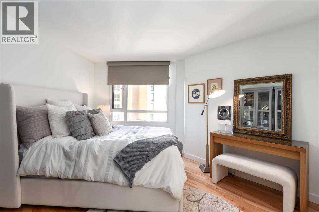 Single Family House for Sale in    Avenue SW Eau Claire Calgary 