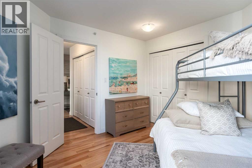 Single Family House for Sale in    Avenue SW Eau Claire Calgary 