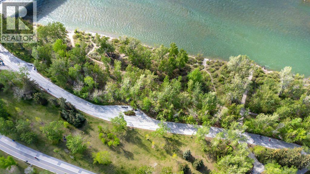 Single Family House for Sale in    Avenue SW Eau Claire Calgary 