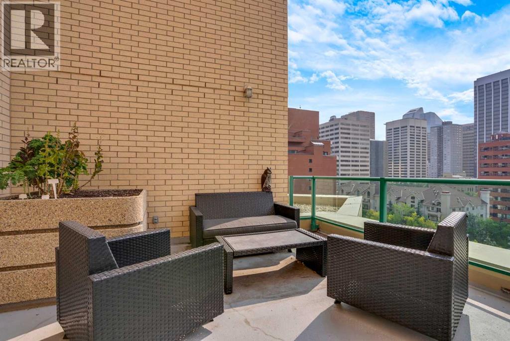 Single Family House for Sale in    Avenue SW Eau Claire Calgary 