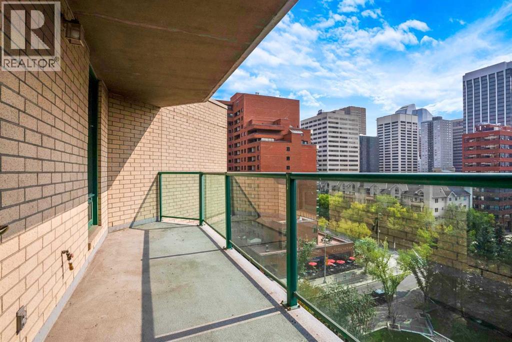 Single Family House for Sale in    Avenue SW Eau Claire Calgary 