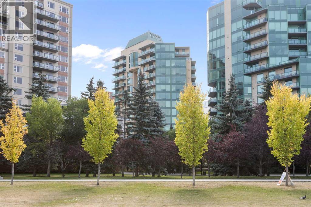 Single Family House for Sale in    Avenue SW Eau Claire Calgary 