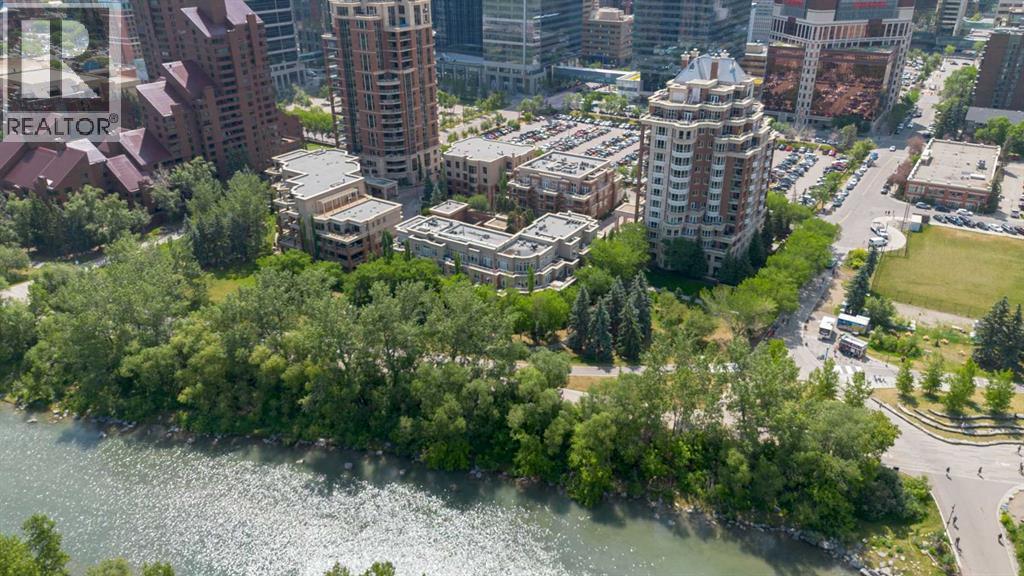 Single Family House for Sale in    Avenue SW Eau Claire Calgary 