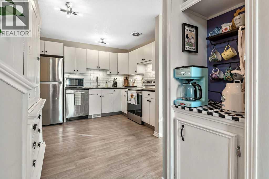 Single Family House 4 Level for Sale in  Woodfield Close SW Woodbine Calgary 