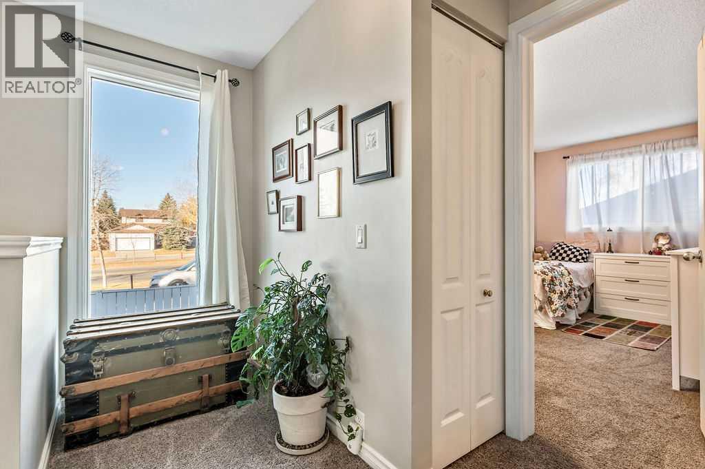 Single Family House 4 Level for Sale in  Woodfield Close SW Woodbine Calgary 