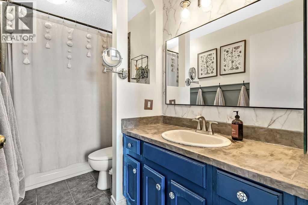 Single Family House 4 Level for Sale in  Woodfield Close SW Woodbine Calgary 