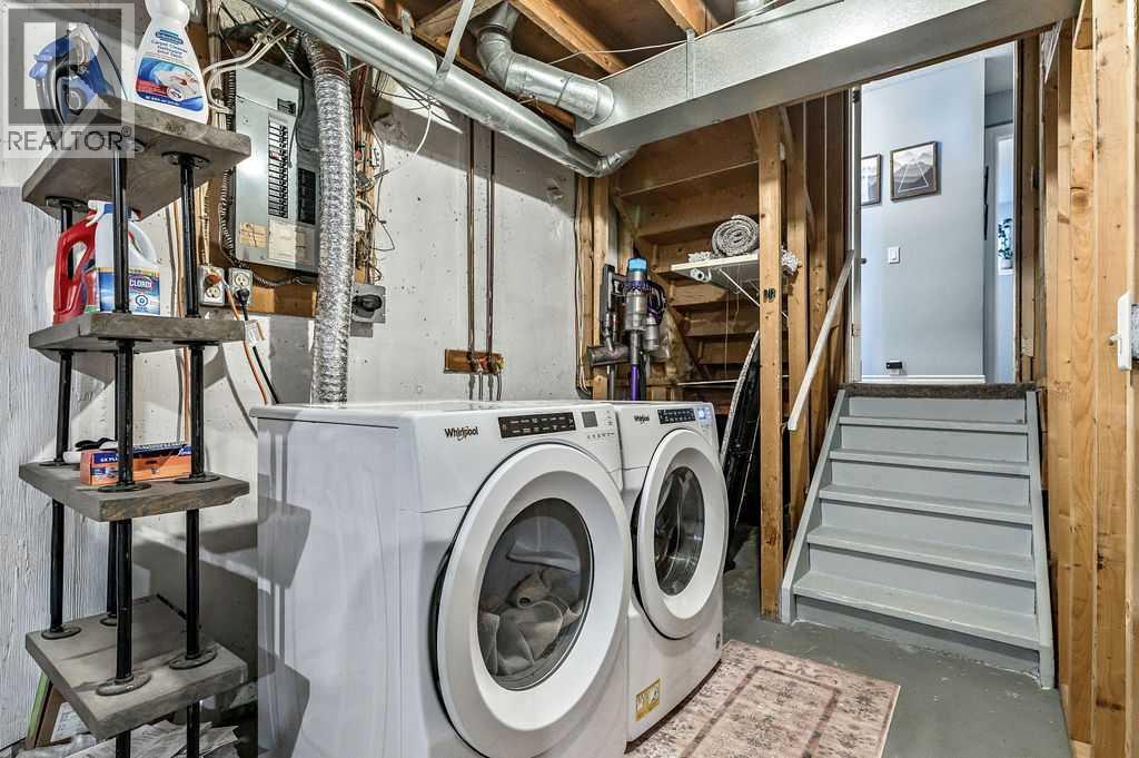 Single Family House 4 Level for Sale in  Woodfield Close SW Woodbine Calgary 