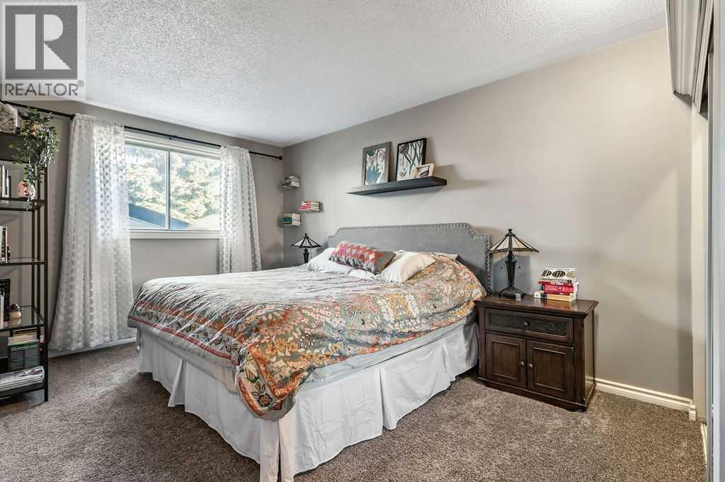 Single Family House 4 Level for Sale in  Woodfield Close SW Woodbine Calgary 