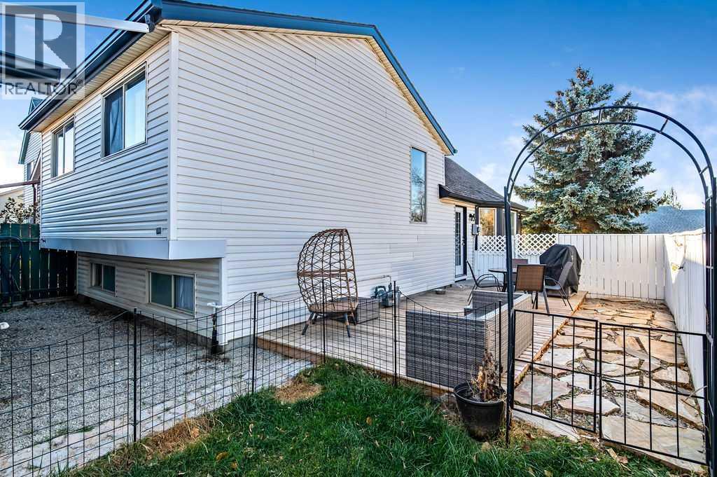 Single Family House 4 Level for Sale in  Woodfield Close SW Woodbine Calgary 