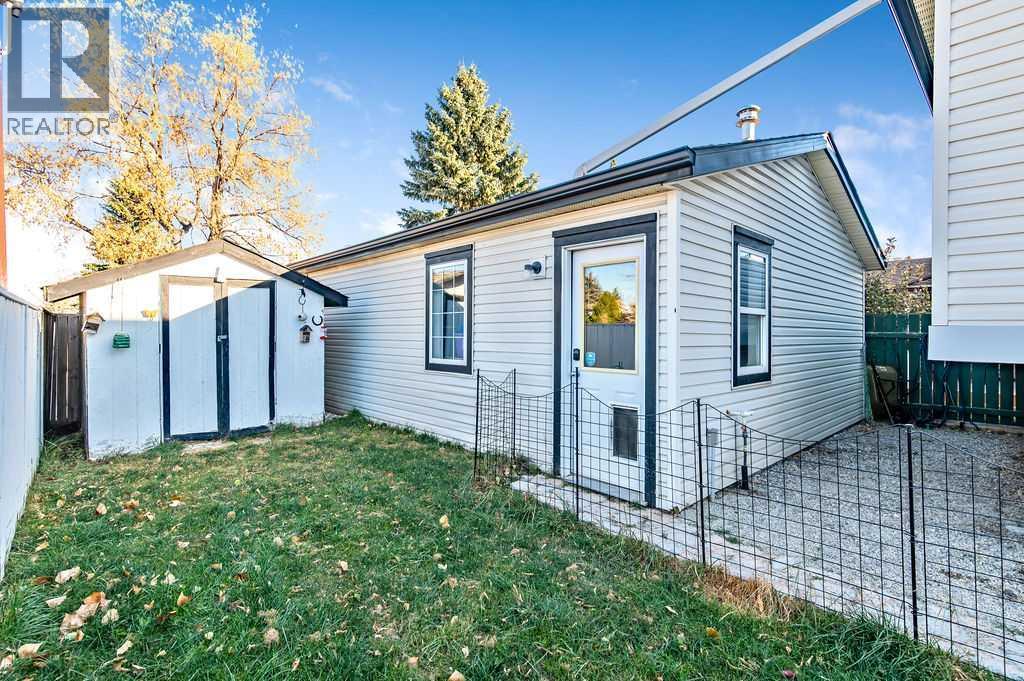 Single Family House 4 Level for Sale in  Woodfield Close SW Woodbine Calgary 
