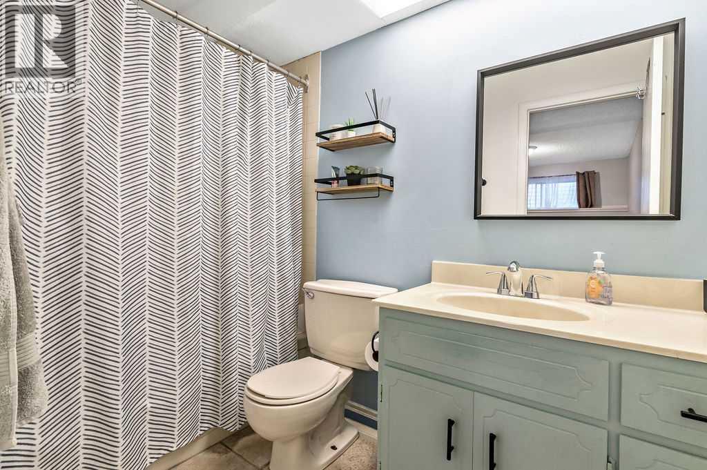 Single Family House 4 Level for Sale in  Woodfield Close SW Woodbine Calgary 