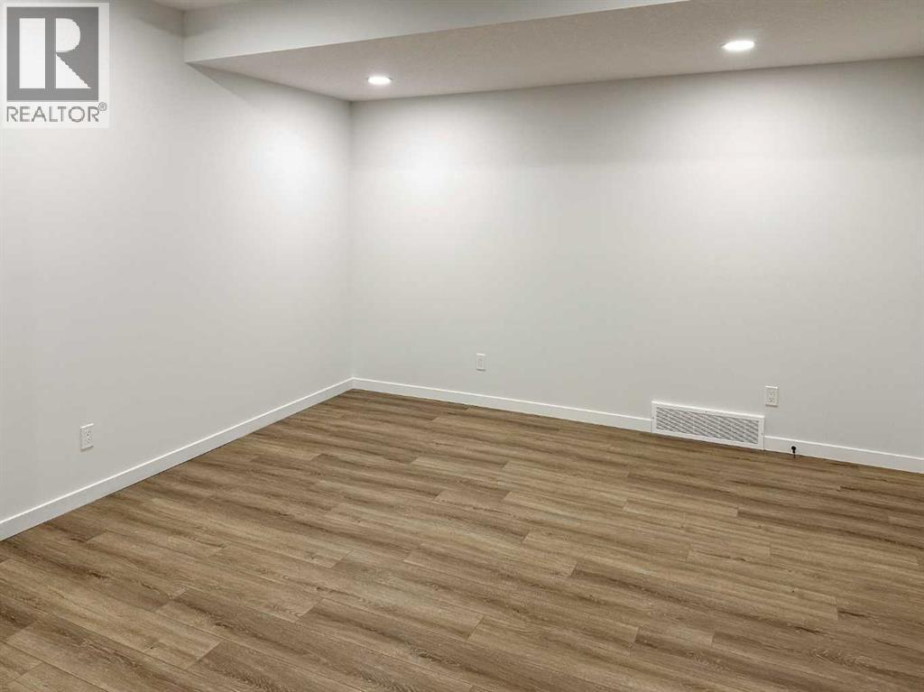 Single Family House for Sale in  Mallard Heath SE Rangeview Calgary 