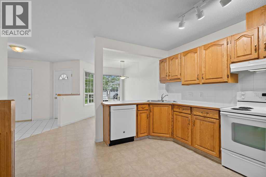 Single Family House for Sale in  Silvergrove Close NW Silver Springs Calgary 