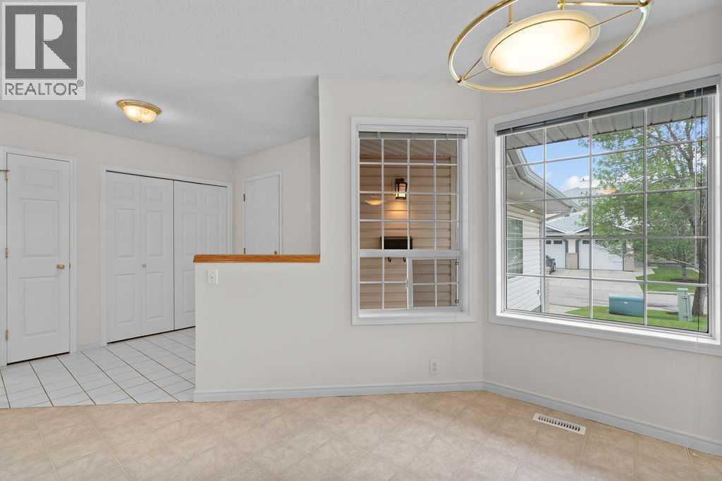 Single Family House for Sale in  Silvergrove Close NW Silver Springs Calgary 