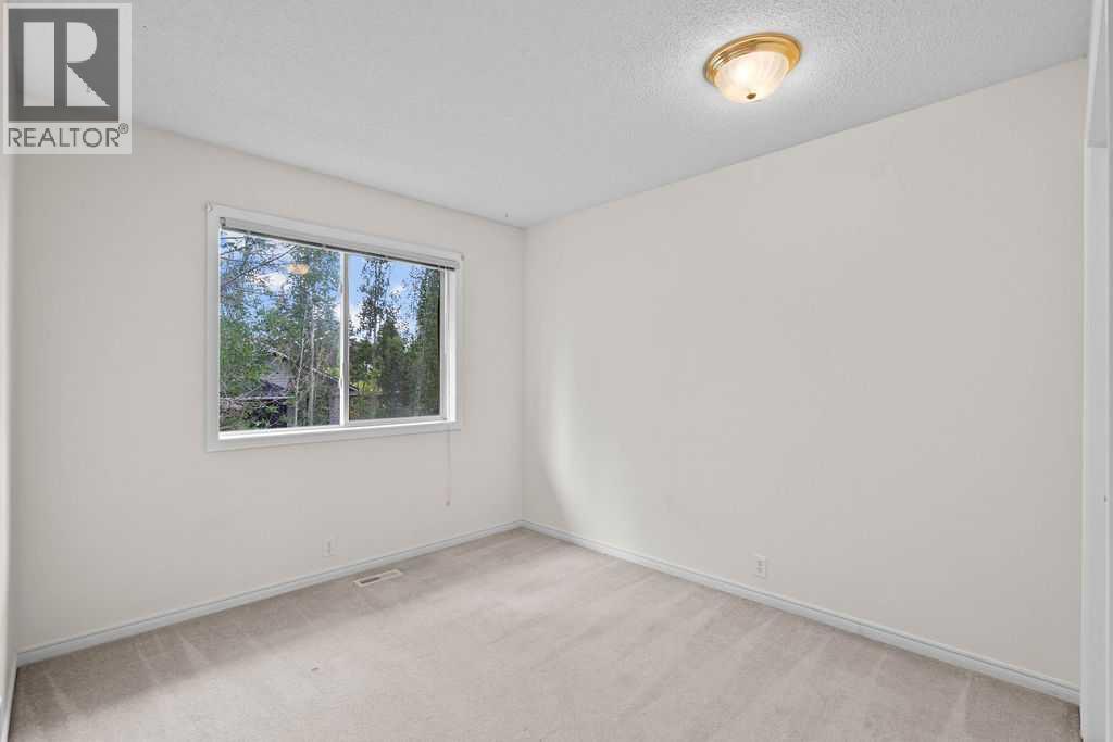 Single Family House for Sale in  Silvergrove Close NW Silver Springs Calgary 