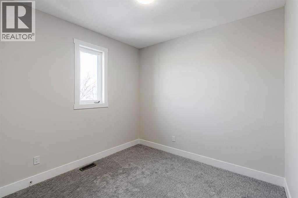 Single Family House for Sale in   Avenue NW West Hillhurst Calgary 