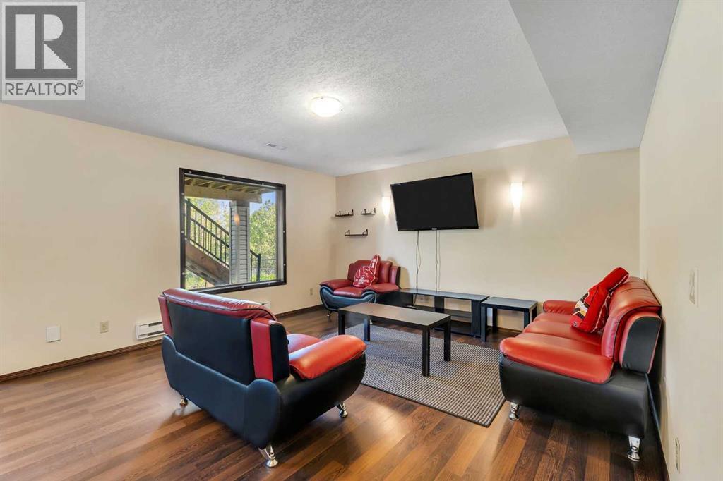 Single Family House for Sale in  Tuscany Summit Heath NW Tuscany Calgary 