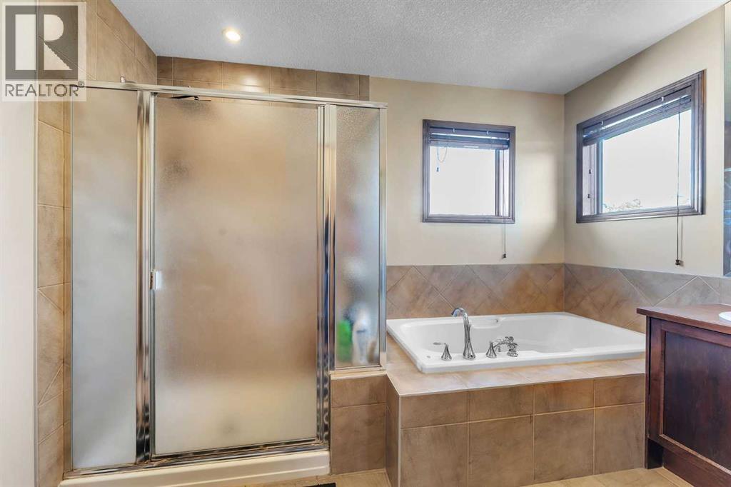 Single Family House for Sale in  Tuscany Summit Heath NW Tuscany Calgary 