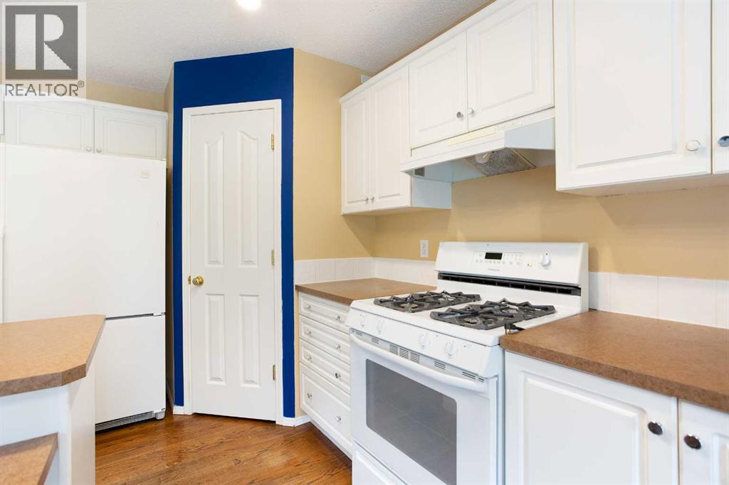 Single Family House for Sale in  Spring Crescent SW Springbank Hill Calgary 