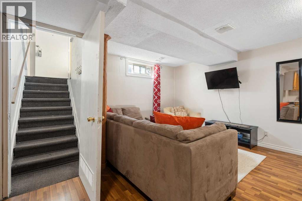 Single Family House Bi-level for Sale in  Dover Crescent SE Dover Calgary 