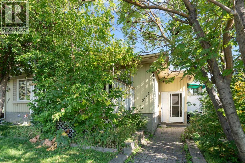 Single Family House Bi-level for Sale in  Dover Crescent SE Dover Calgary 