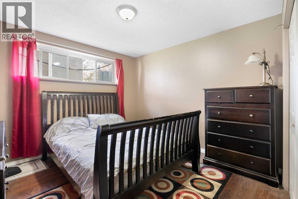 Single Family House Bi-level for Sale in  Dover Crescent SE Dover Calgary 