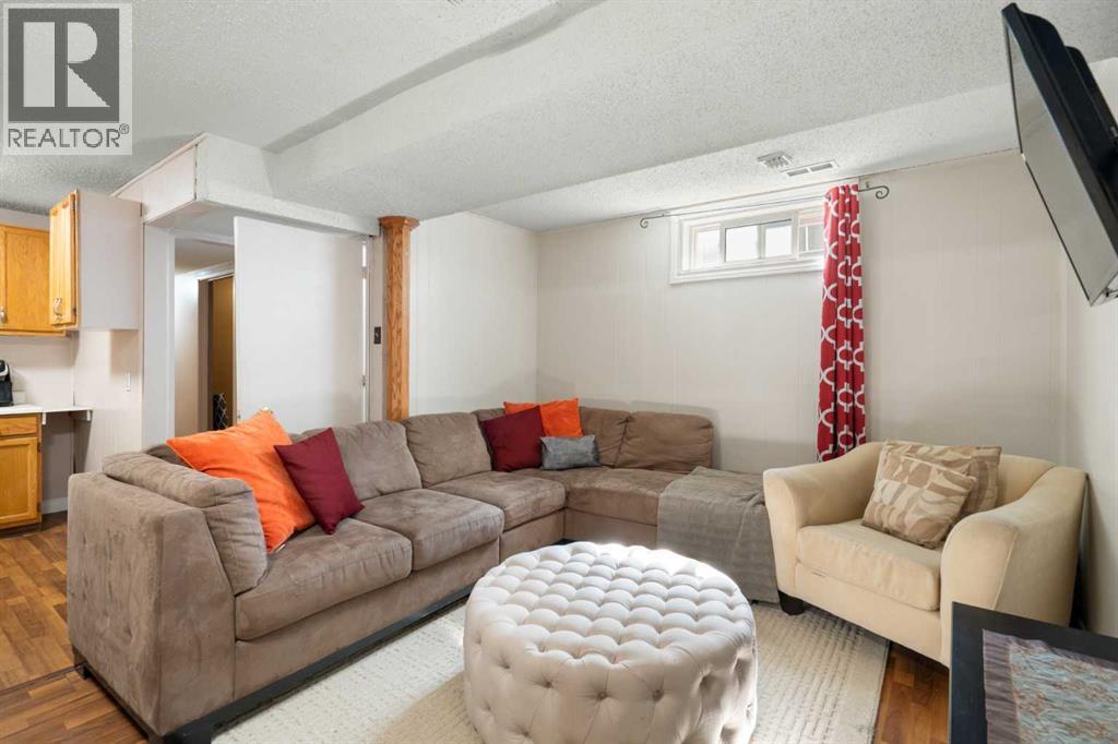 Single Family House Bi-level for Sale in  Dover Crescent SE Dover Calgary 