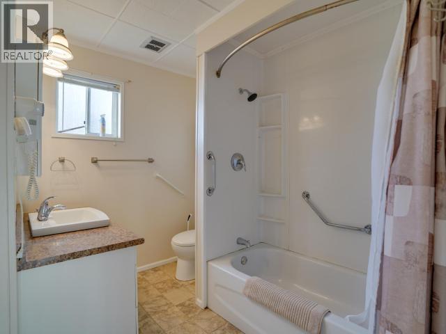 6345 POPLAR STREET, Powell River