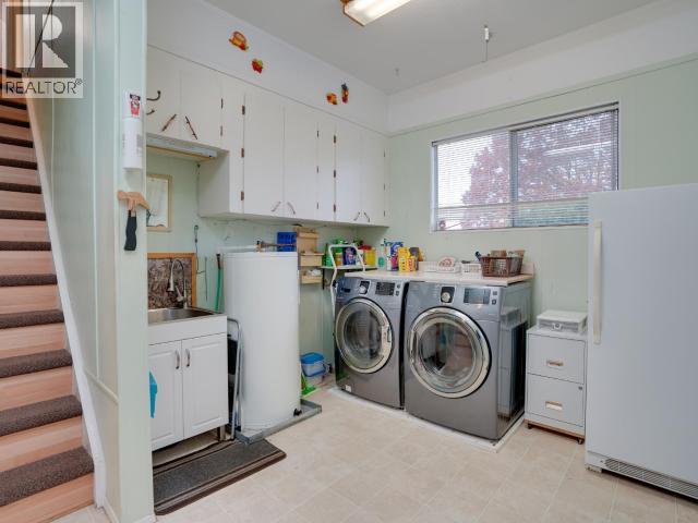 6345 POPLAR STREET, Powell River