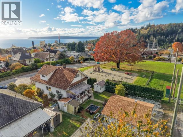 6345 POPLAR STREET, Powell River