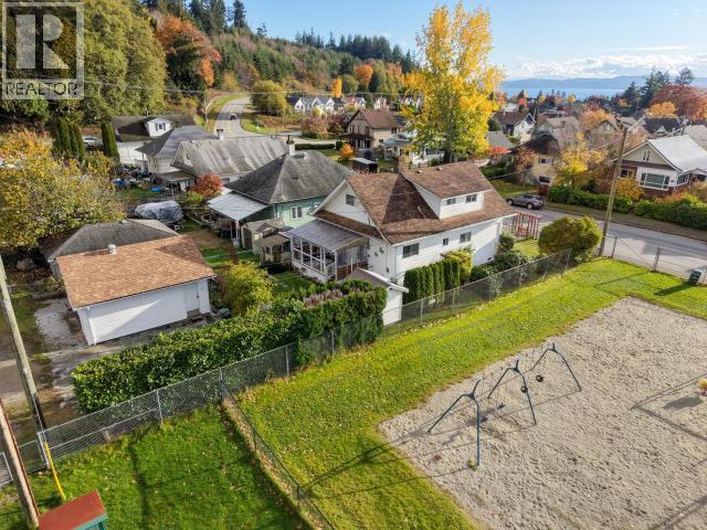 6345 POPLAR STREET, Powell River