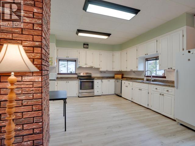 6345 POPLAR STREET, Powell River