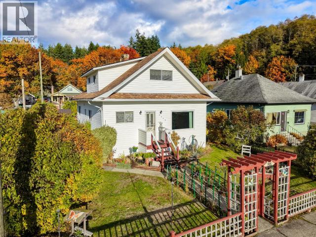 6345 POPLAR STREET, Powell River