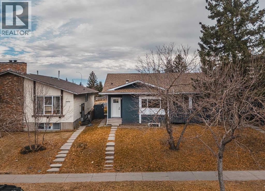 Single Family House Bungalow for Sale in  Berkley Road NW Beddington Heights Calgary 