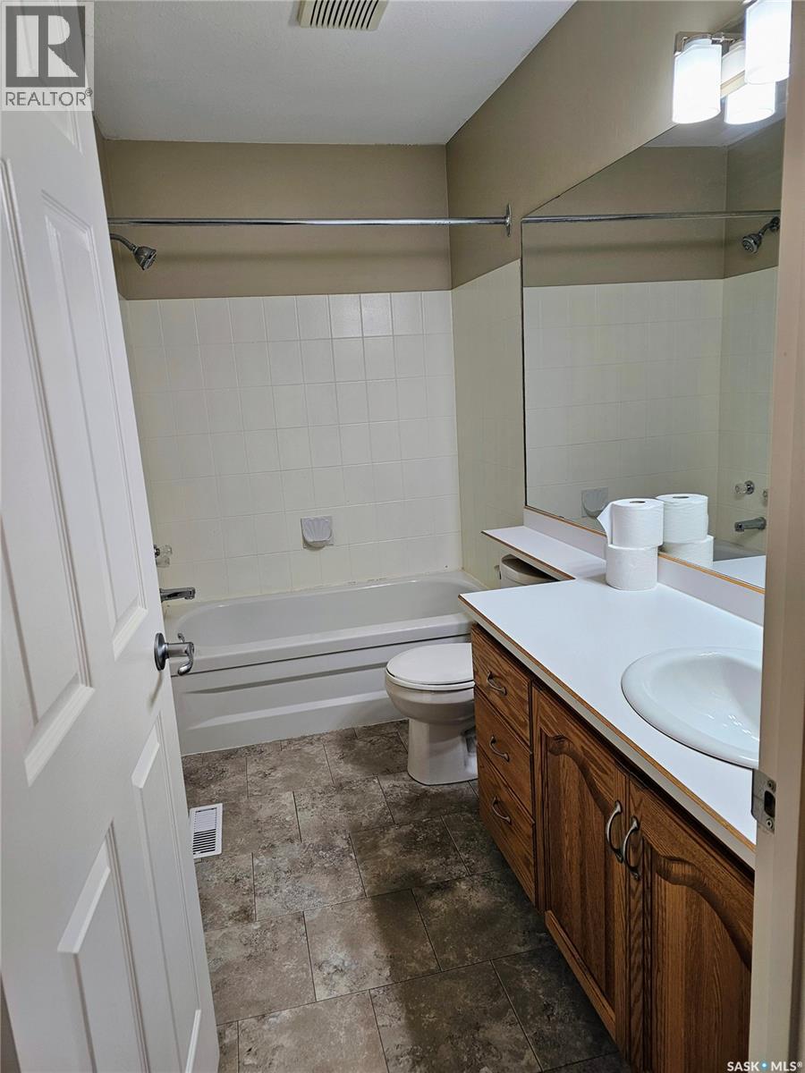 Single Family House Bi-level for Sale in   Heritage CRESCENT Saskatoon 