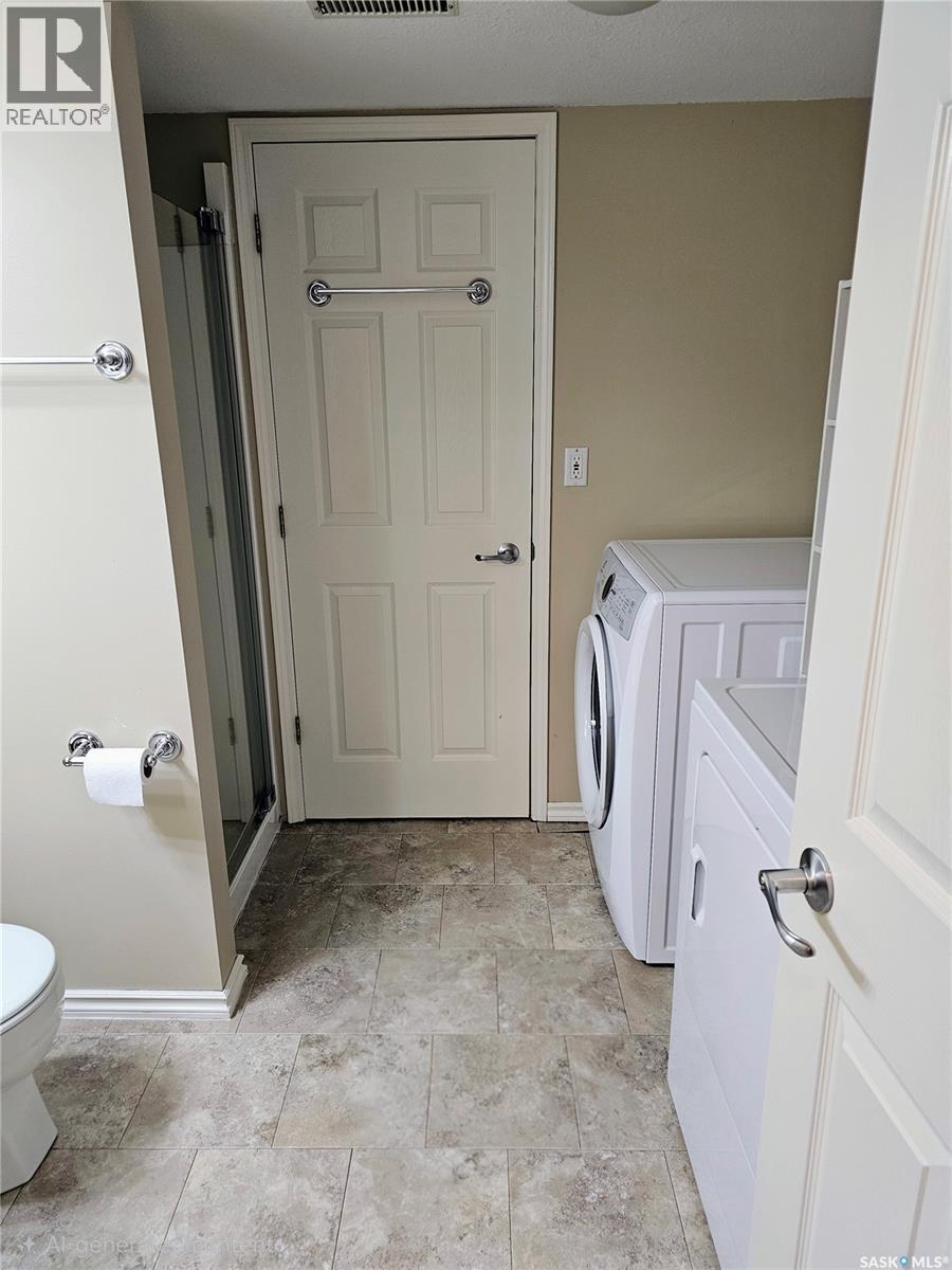 Single Family House Bi-level for Sale in   Heritage CRESCENT Saskatoon 