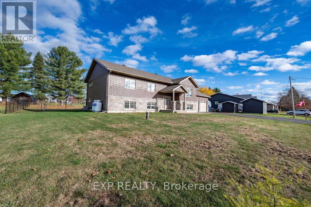 20 RIVERDALE STREET - Photo 3 of 47, Whitewater Region, Ontario