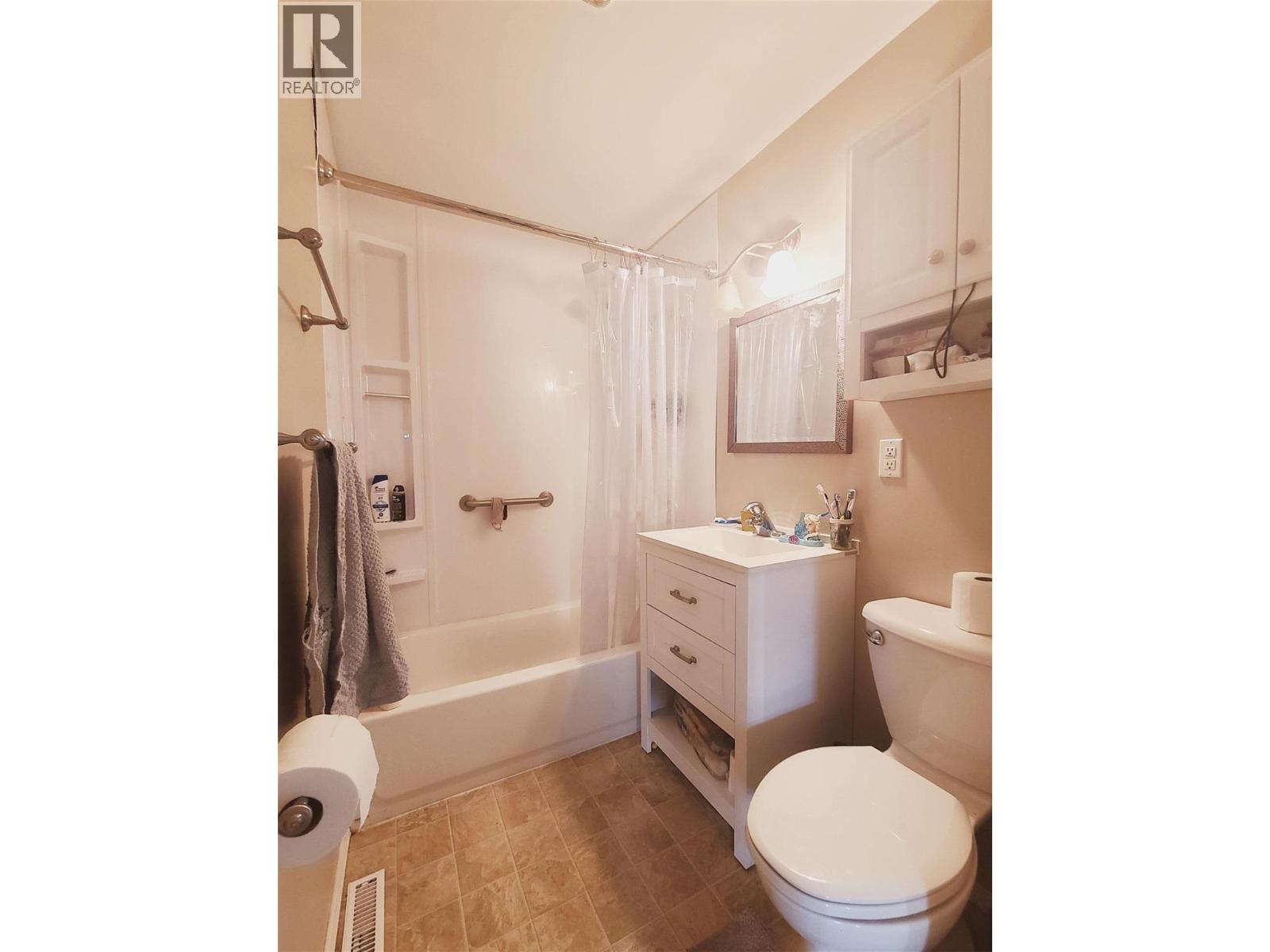 306 McDonald Avenue, Clinton