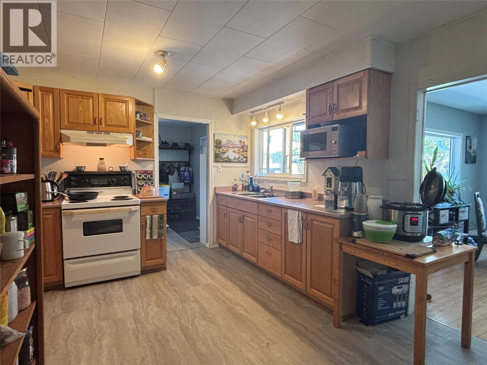 306 McDonald Avenue, Clinton