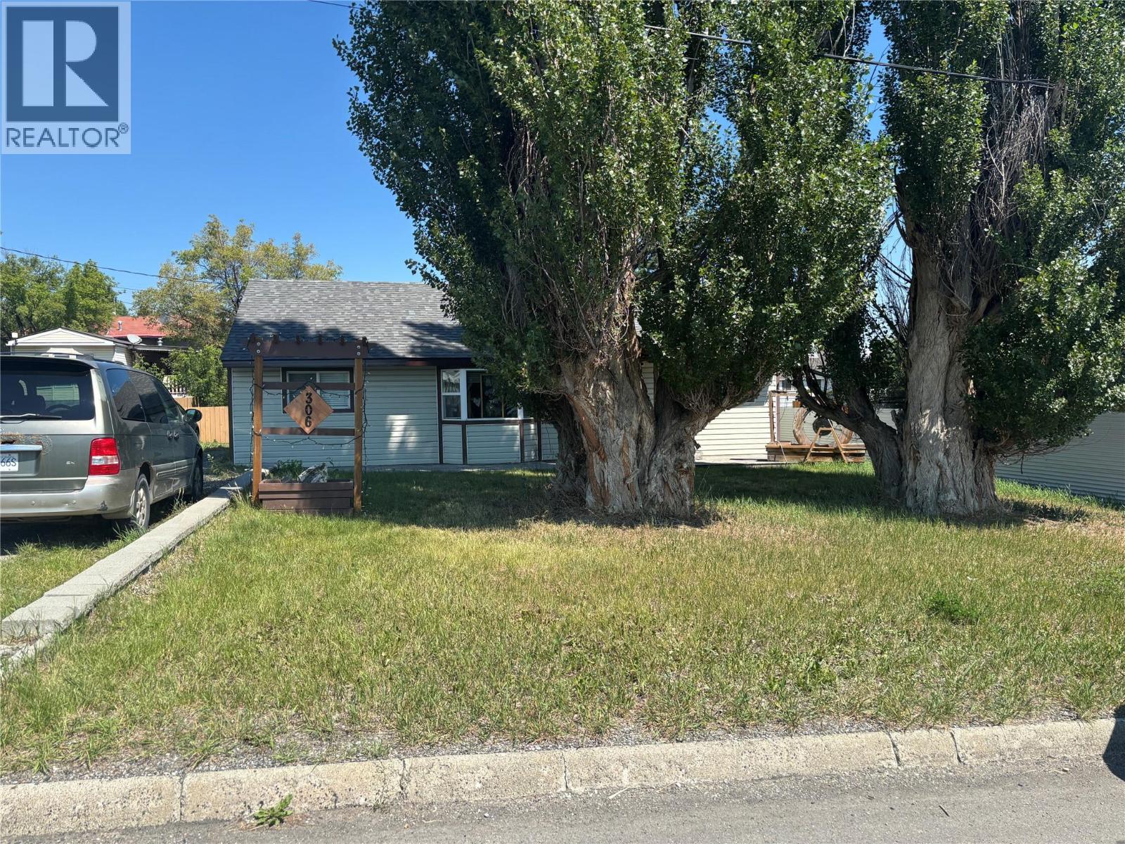 306 McDonald Avenue, Clinton