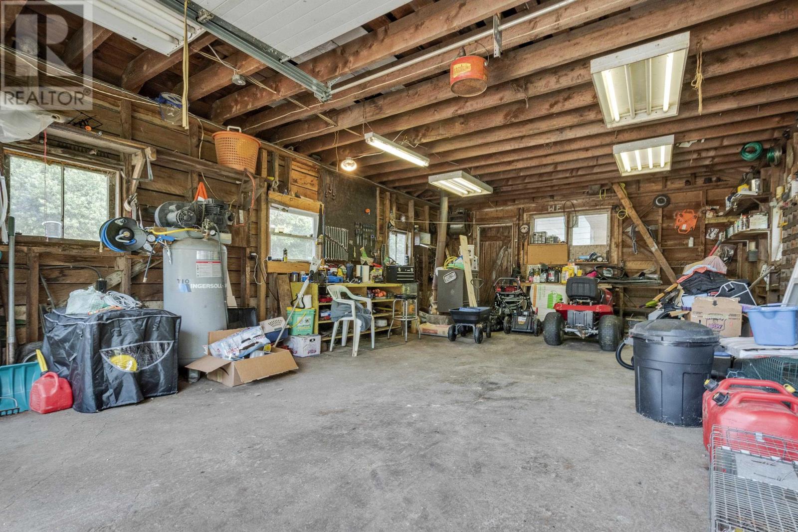 Property 32 of 33 of 672 East Dalhousie Road