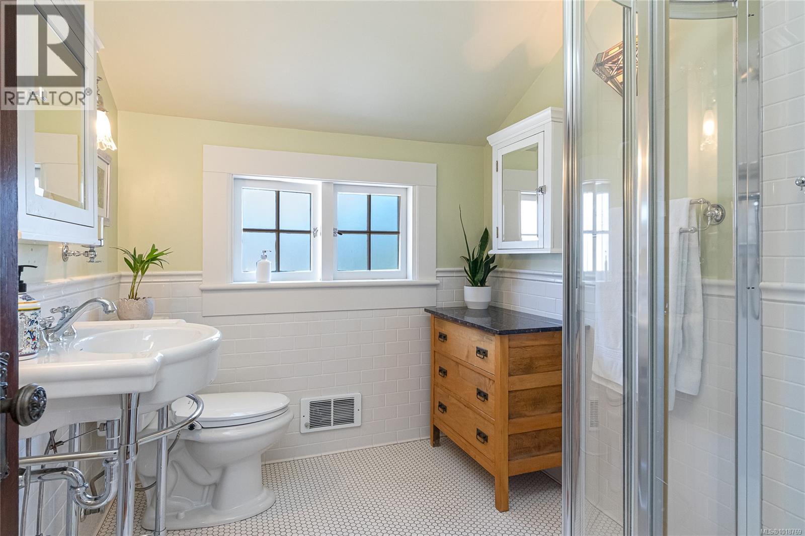  606 Niagara Street, Victoria