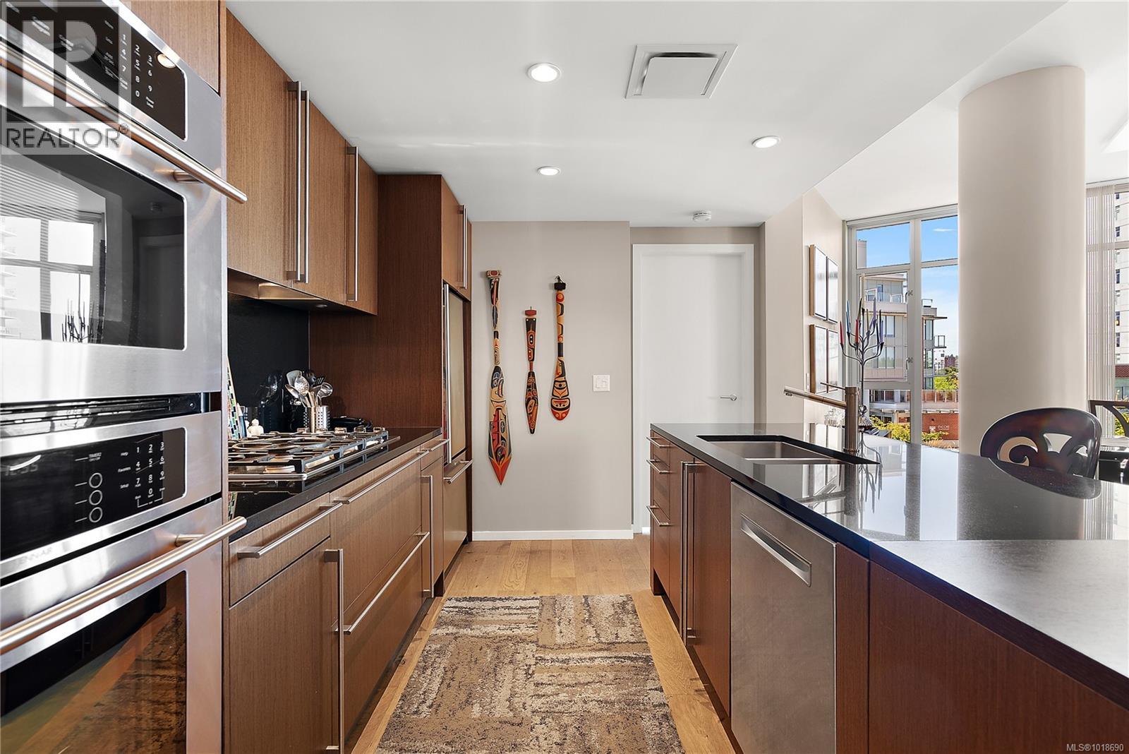 205 100 Saghalie Road, Victoria